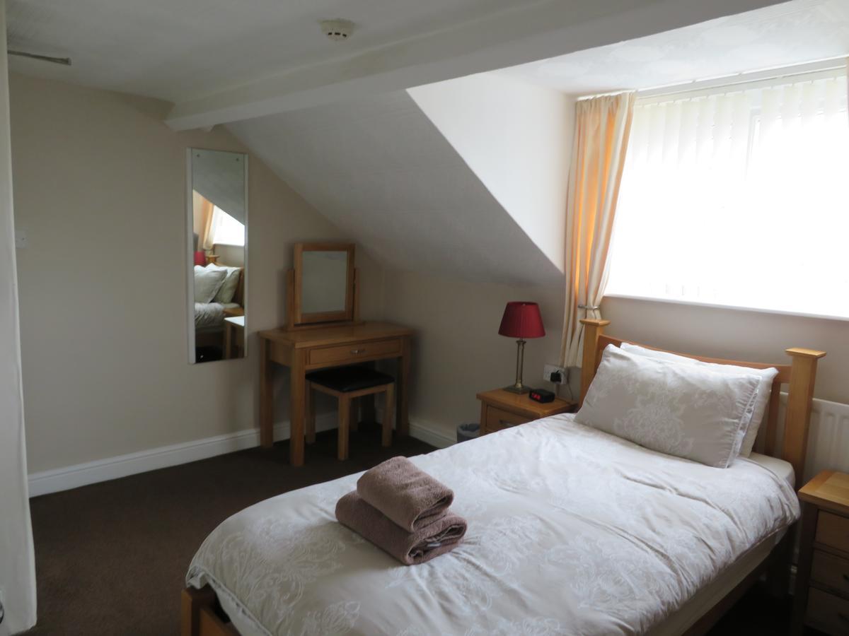 Cornerhouse Guesthouse Карлайл Екстериор снимка