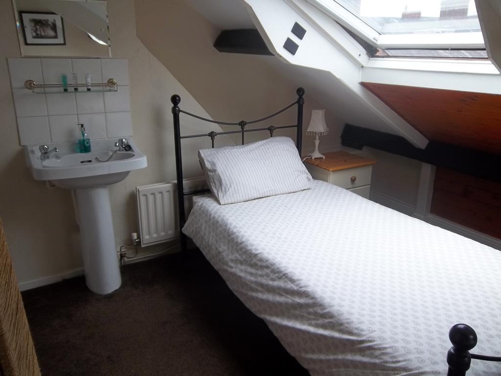 Cornerhouse Guesthouse Карлайл Екстериор снимка